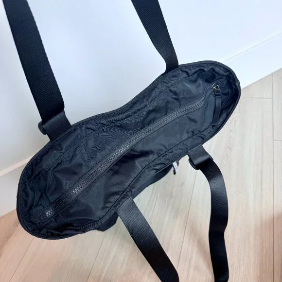 Lululemon Travel Tote Bag - Picture 2 of 3